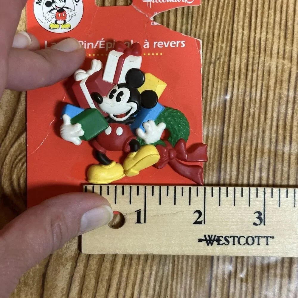 Hallmark Christmas‎ Holiday Mickey Mouse With Presents Pin